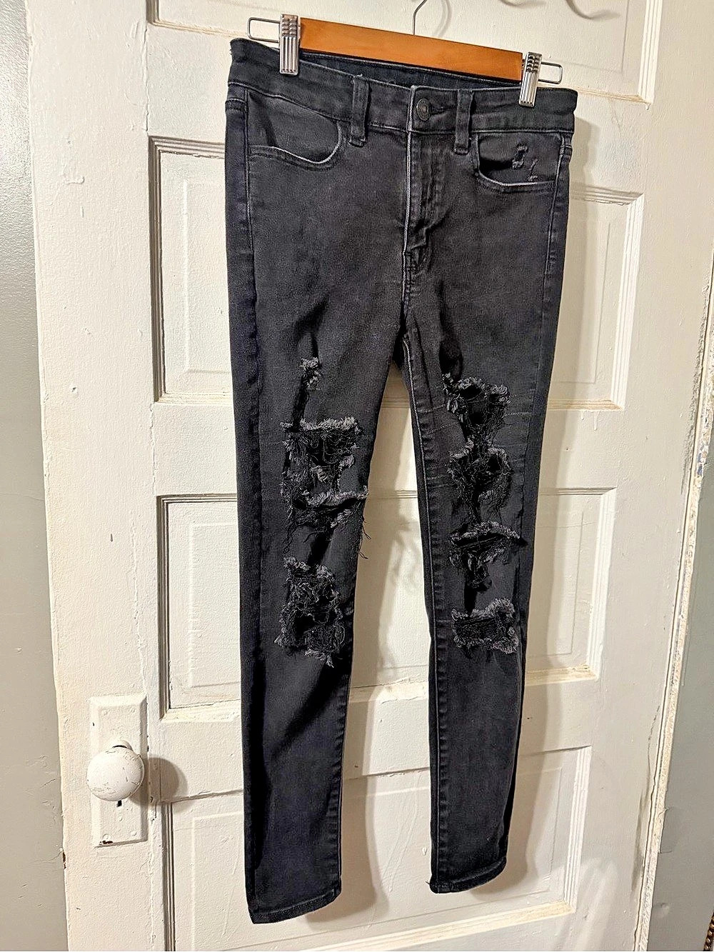 American Eagle Next Level Stretch Black Distressed Ripped Skinny Jean - 6 Short